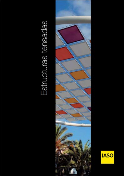 Portada del catálogo en negro con una imagen vertical de un proyecto de arquitectura textil