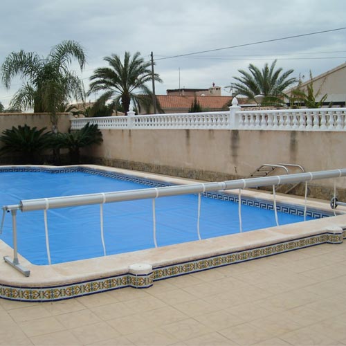Enrollador telescopic en piscina particular