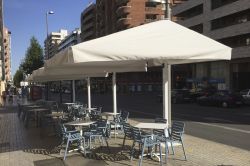 Parasol azores D on the terrace of Abat in Lleida