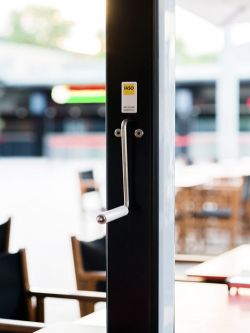  Mastro com alça e iluminação LED