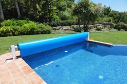 Floor reel in a private pool.