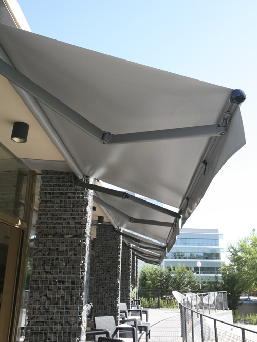 Toldo eurosol 3000 em restaurante o restaurante Txoco em Madrid