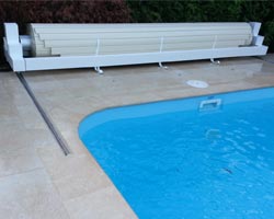 Cubierta de lamas Access en piscina privada