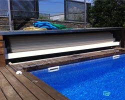 Encofrado de una Cubierta de lamas Access de una piscina