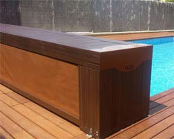 Cubierta de lamas box encofrada en madera en piscina