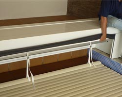 Cubierta de lamas box encofrada y motorizada en piscina