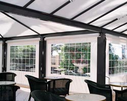 Pergola bar cortina rolo toldo