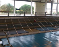 Instalación fija de un cobertor para piscina interior