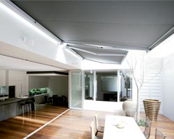 Toldo Ma5010 terraço aberto com mobiliário
