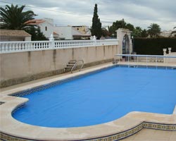 Cobertor flotante térmico normal 400 en piscina particular