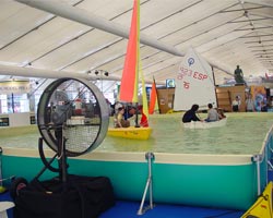 Piscina para eventos con barcos