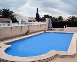 Cobertor flotante térmico reforzado 415 en piscina privada