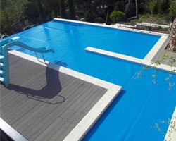 Superflex thermal floating blanket in private pool
