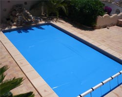 Superflex thermal floating blanket in communal pool