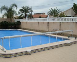 Enrollador telescopic en piscina particular