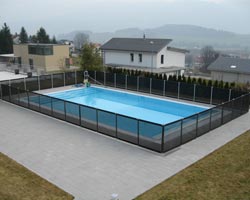 Vallas de protección flash negra en piscina