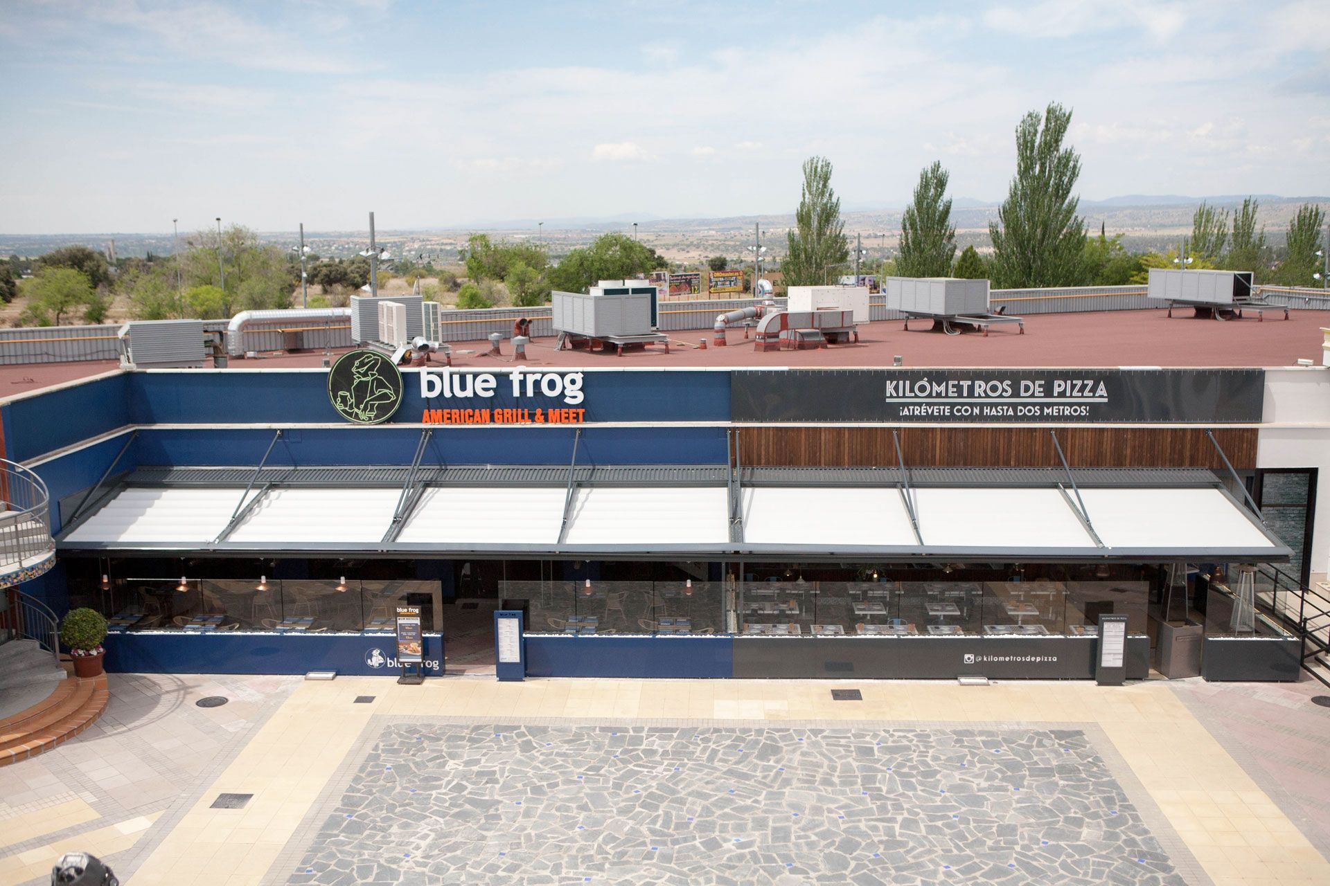 Argus pergolas in two restaurants of the Heron City Shopping Center