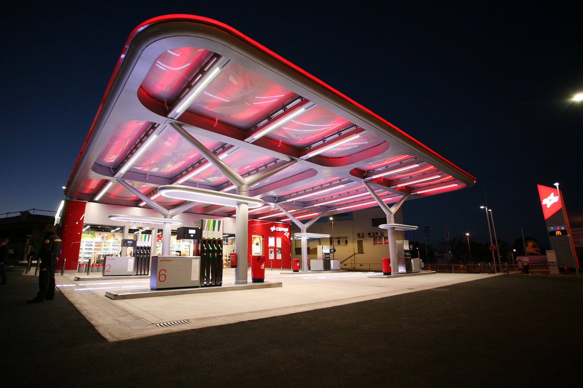 New canopy at the CEPSA service station in Tenerife