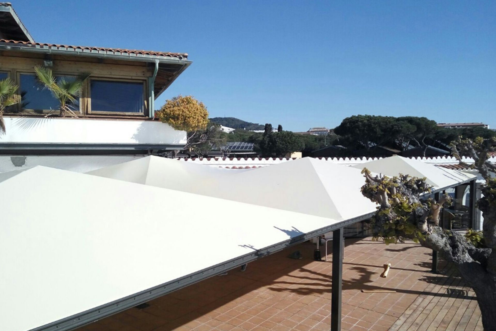 Metal structure tent