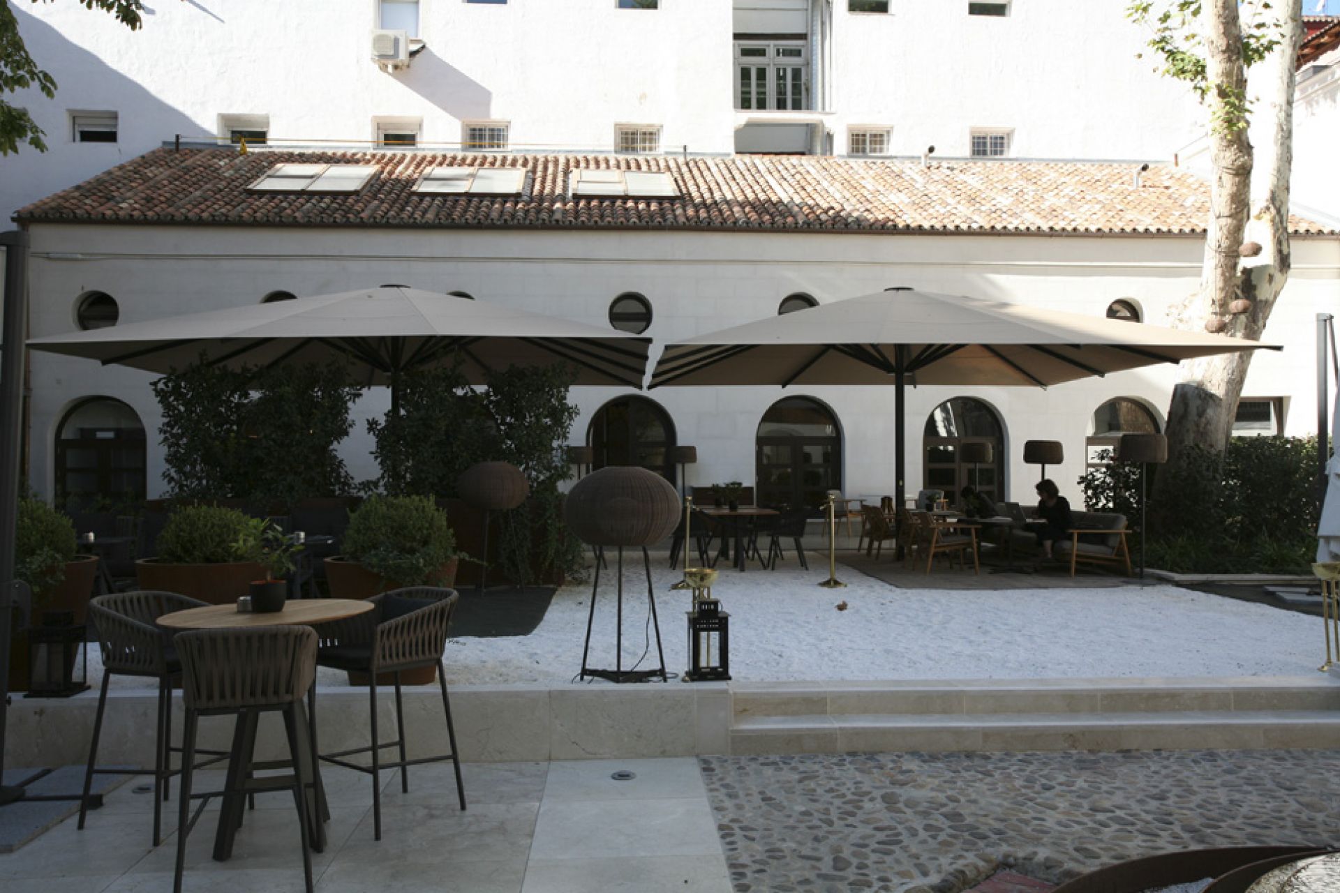  General view of the two Azores parasols