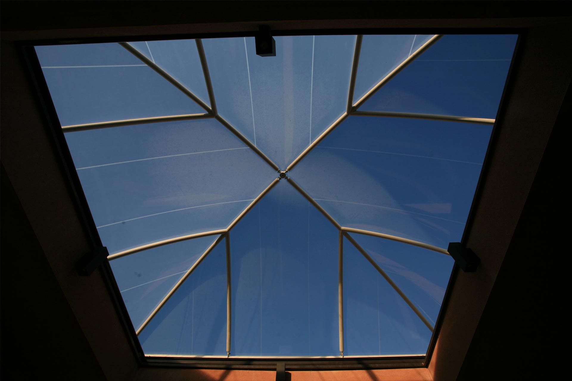 Cuberita ETFE transparente en edificio residencial de Lleida