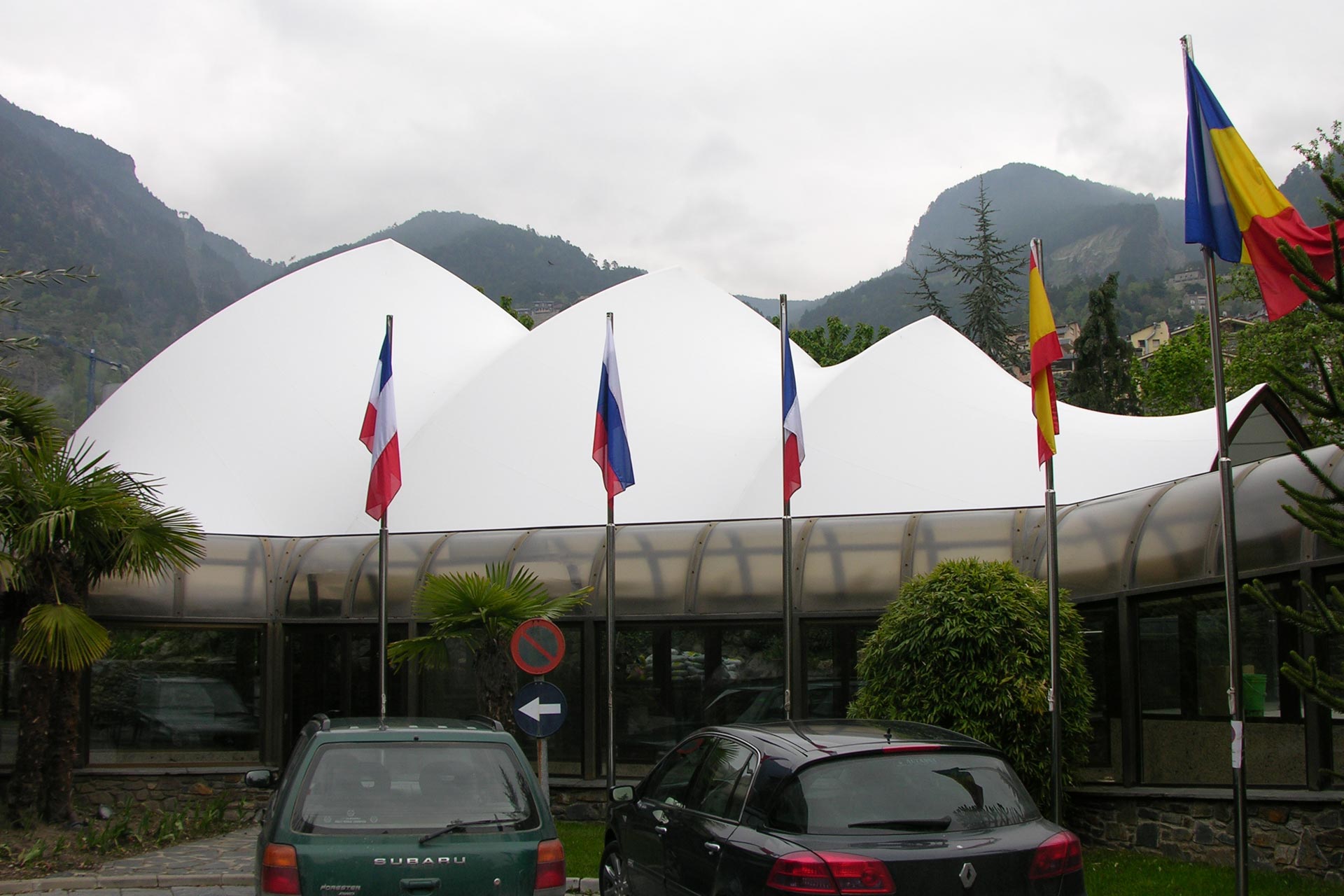 Estructura tensada en 3 módulos del hotel guillem en Andorra