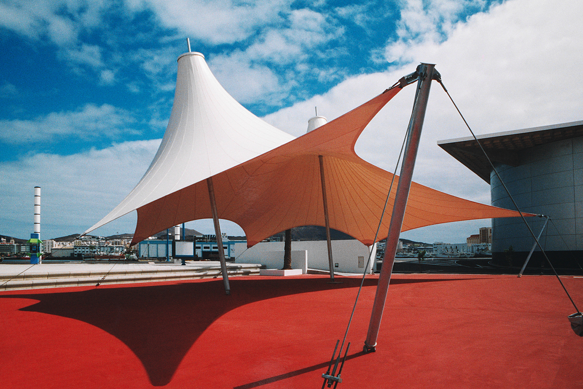 Estructura tensada en muelle Jet foil