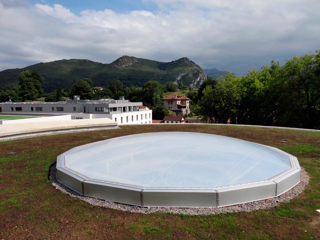 Cubierta ETFE transparente redonda en balneario Las Caldas