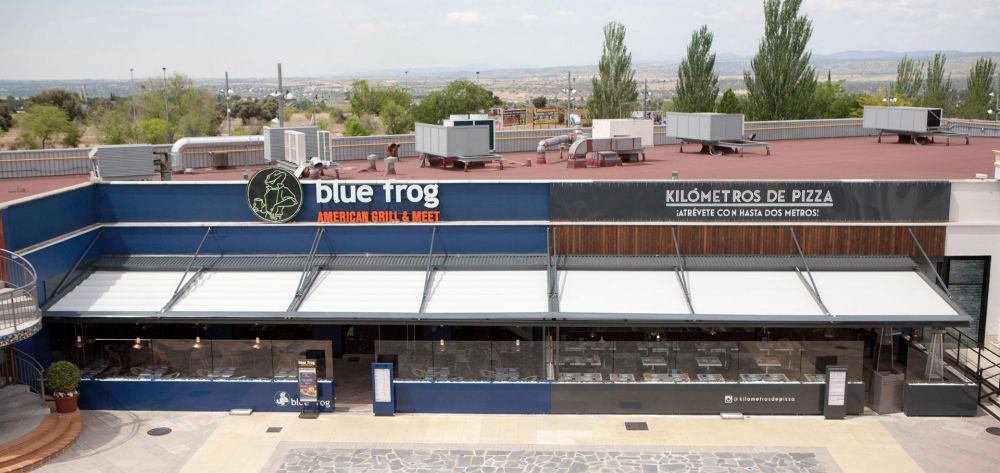Argus pergolas in two restaurants of the Heron City Shopping Center