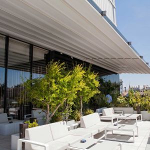 Argus pergola with closed roof