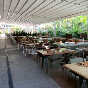 Outdoor day space equipped with the Nian pergola.