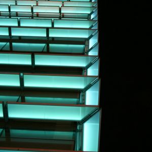 Folhas de ETFE iluminadas à noite