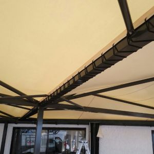 Metallic structure