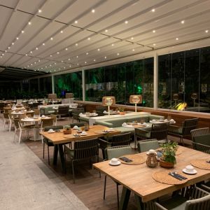 Nian pergola with lighting on the terrace of a restaurant.