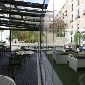 Folding glass curtain of the pergola