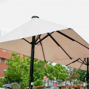 Parasol Indus D on the terrace of the Jeribeque restaurant