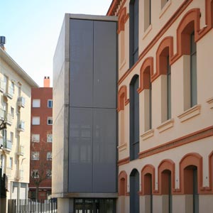 Fachada téxtil de edificio can marfa