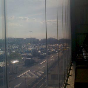 Fachada ETFE con publicidad en Carrefour Lormont