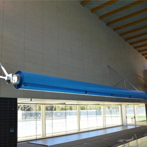 Enrollador de pared con cobertor para piscina de la Torre Roja