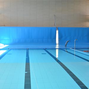 Cobertor deslizante en piscina interior de Torre Roja
