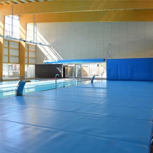 Cobertor deslizante en piscina interior de Torre Roja
