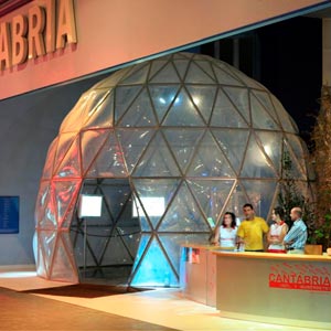 Estructura en ETFE en forma esférica con módulos triangulares en Expo Cantábria