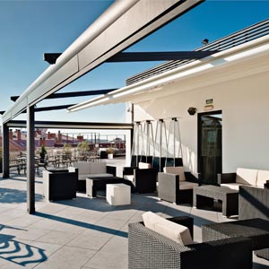 Pérgola abierta en terraza de la ciudad en el Hotel Center