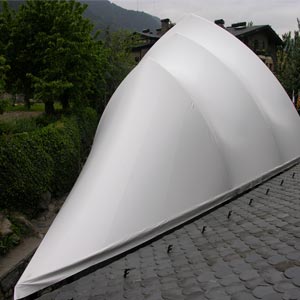 Exterior de la estructura tensada del hotel guillem en Andorra