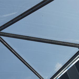 Detalle de la cubierta en material ETFE transparente de la ITV de astúrias