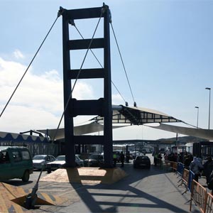 Estructura tensada de lona en tres módulos en el paso el Tarajal Ceuta