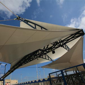 Estructura tensada de lona en tres módulos en el paso el Tarajal Ceuta