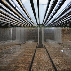 Interior de la cubierta ETFE transparente en restaurante Les Cols