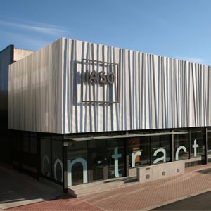 Edificio principal de IASO con fachada textil