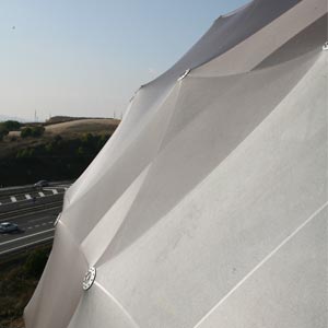 Detalle de perfil de la fachada textil exterior
